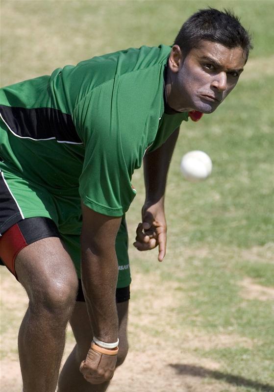 Rajesh Bhudia bowls