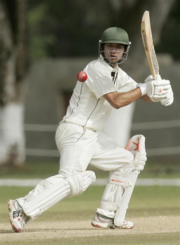 Tanmay Mishra avoids a bouncer