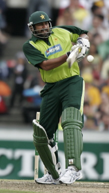 Inzamam-ul-Haq pulls during the day-night international