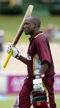 Brian Lara acknowleges the crowd on reaching his 100