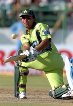 Kamran Akmal sweeps