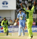 Kamran Akmal and Naved-ul-Hasan celebrate