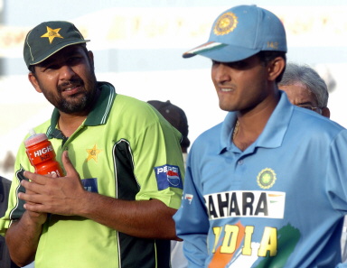 Inzamam-ul-Haq Sourav Ganguly wait for the ceremony