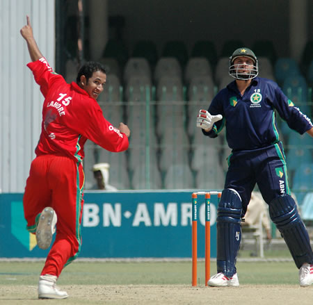 Aizaz Cheema celebrates Afridi's dismissal