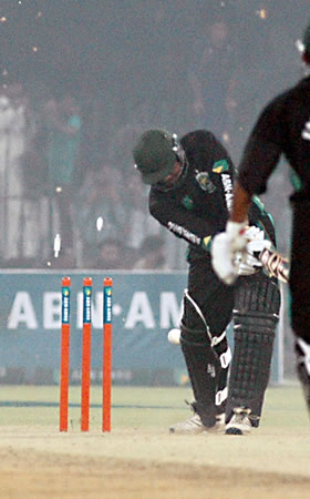 Shahid Muzaffar bowled