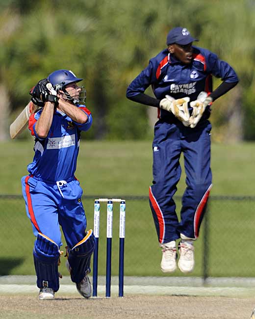 David Hemp shows fine form on day one and carves more runs away on the off-side