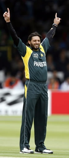 Afridi celebrates the wicket of Jayasuriya