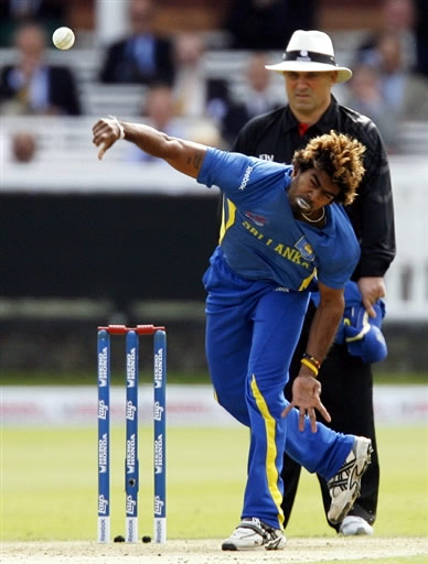 Malinga deliver a ball