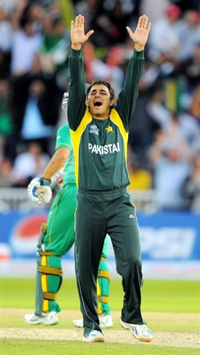 Saeed Ajmal celebrates the wicket of Kallis