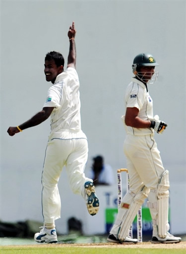 Nuwan Kulasekara celebrates the wicket of Khurram