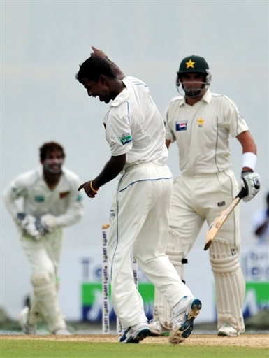 Nuwan Kulasekara celebrates the wicket of Misbah