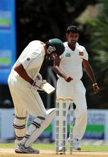 Nuwan Kulasekara celebrates the wicket of Rauf