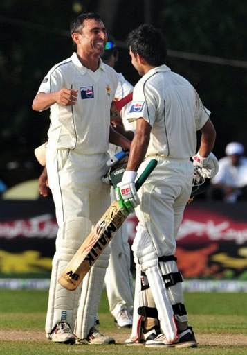 Younis Khan congratulates Fawad Alam for scoring a century on debut