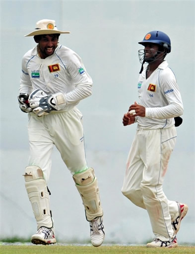 Dilshan celebrates the wicket of Younis