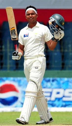 Khurram Manzoor celebrates his fifty