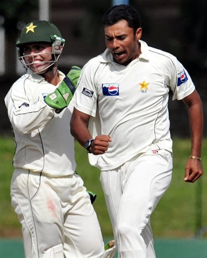 Danish Kaneria celebrates the wicket of Warnapura