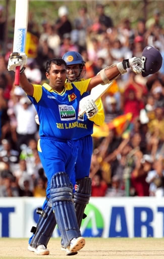 Mahela Jayawardene celebrates his century