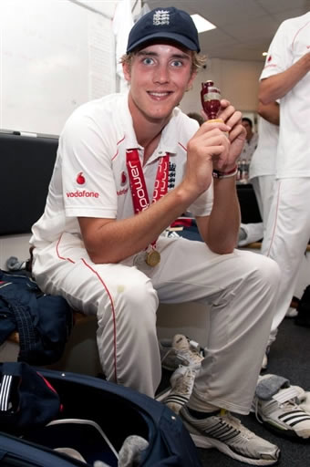 Stuart Broad who declared Man of the Match in Final Ashes Test holds the Trophy