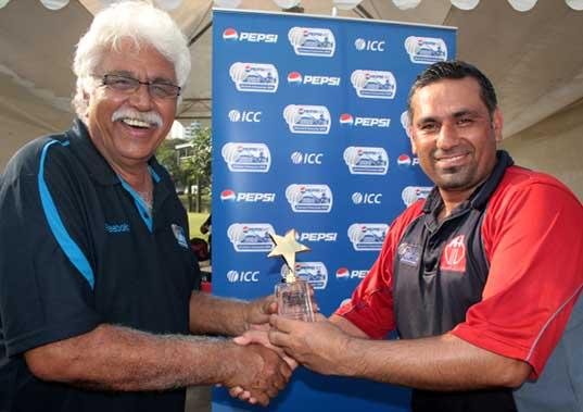 Tahir Dar of Bharain receives the MOM Award from Harman Singh