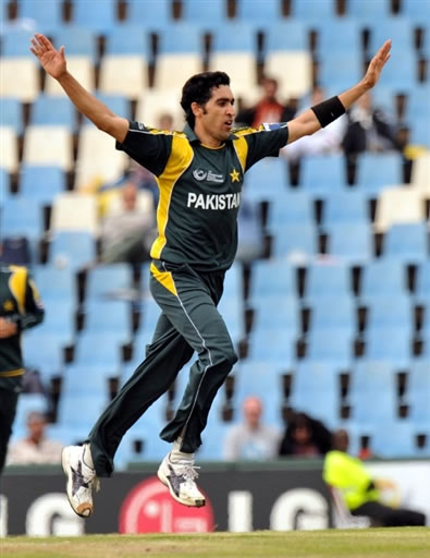 Umar Gul celebrates the wicket of Watson