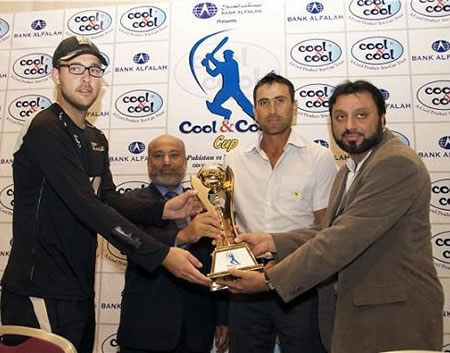 Younis Khan & Daniel Vettori with Bank Alfalah presents Cool & Cool Cup Trophy