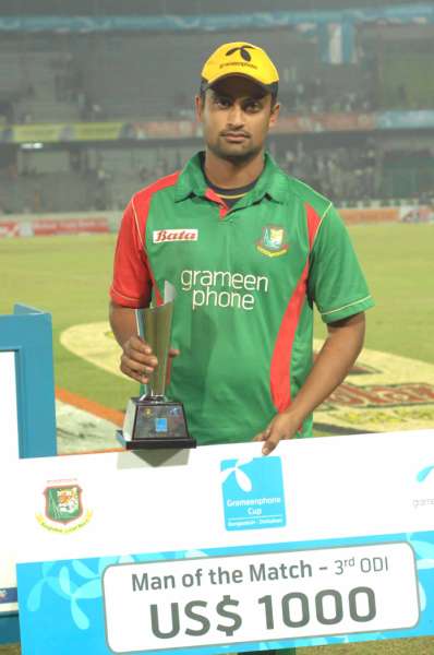 Tamim Iqbal with the man of the match trophy and cheque