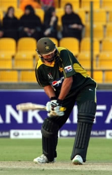 Shahid Afridi hits a six