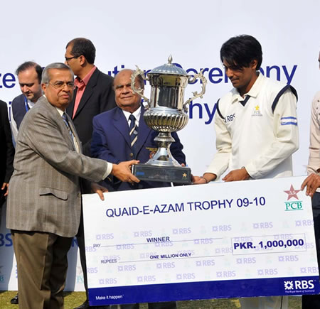 Mohammad Sami receives QEA Trophy from Chief Guest Wazir Ali Khoja
