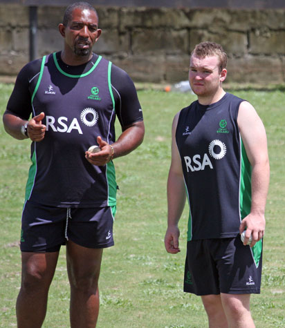 Phil Simmons talks tactics with Paul Stirling 