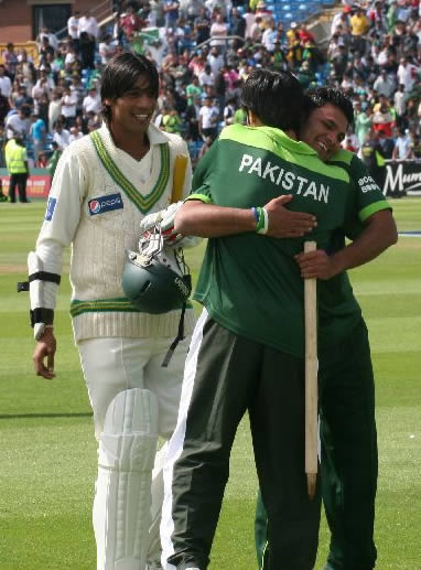 Butt and Farhat celebrate historic win over Australia