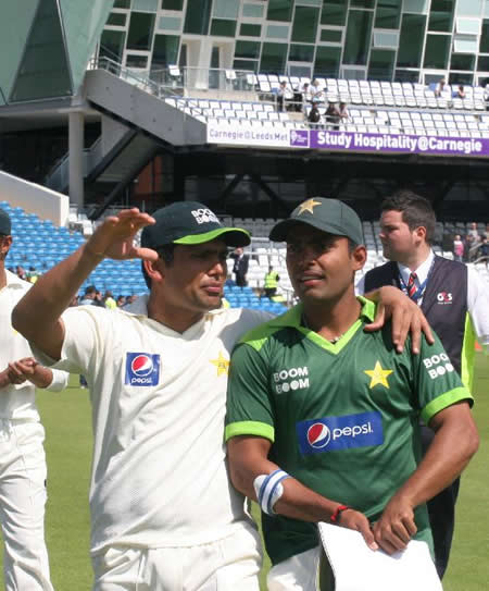 Umar and Kamran celebrates Pakistan win over Australia