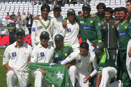 Pakistan team celebrate win over Australia