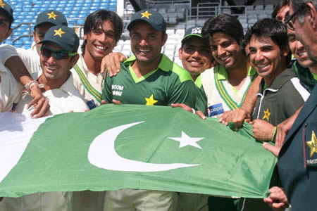 Pakistan team hold Pakistan flag after historic win over Australia