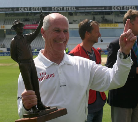 Rudi Koertzen poses with trophy