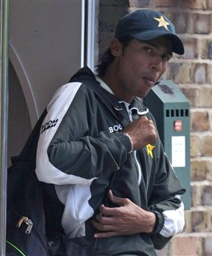 Mohammad Aamer leaves Lord's