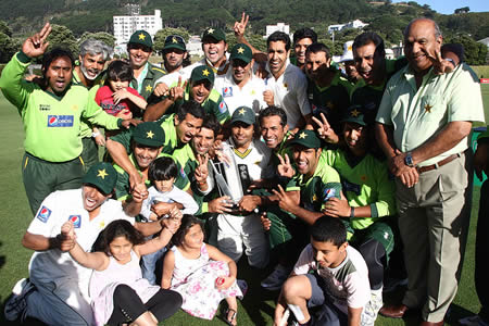 Pakistan team celebrate after winning Test series against New Zealand 1-0