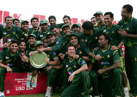 Pakistan Team with the trophy