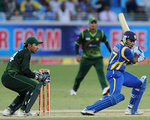 Mahela Jayawardene cuts through point to bring up his fifty