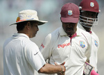 Sachin Tendulkar congratulates Darren Bravo on reaching his ton