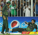 Shahid Afridi hurt his leg diving in the outfield