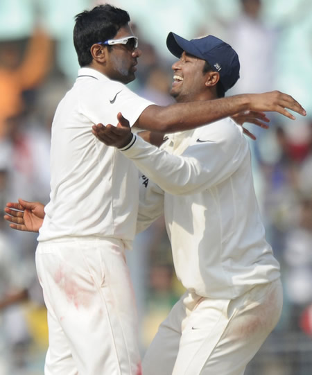 R Ashwin and Pragyan Ojha struck four times in quick succession