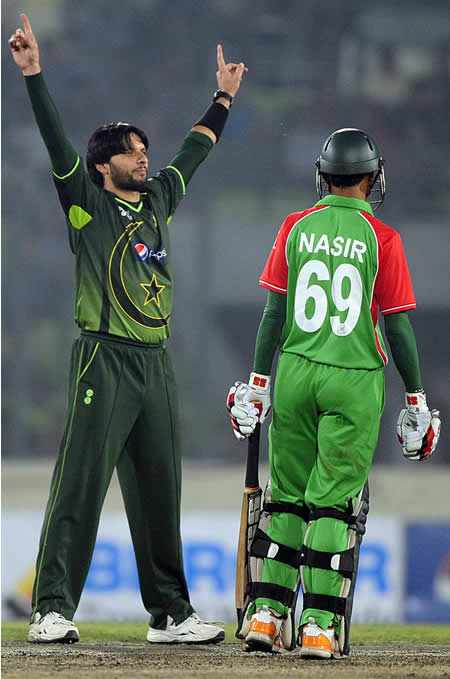 Shaid Afridi shows who's in control