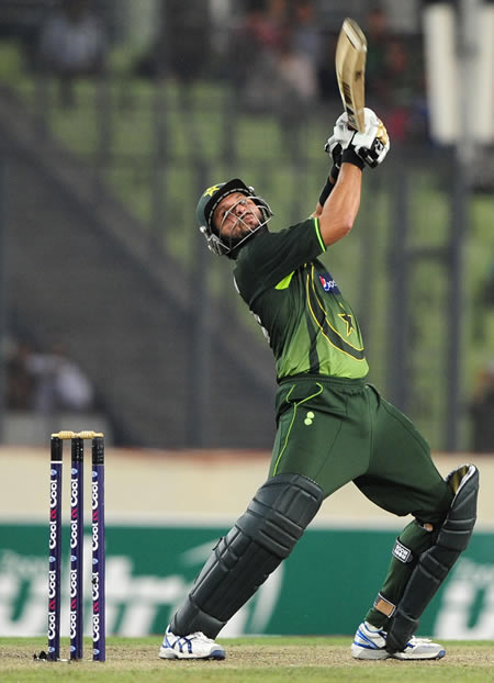 Shahid Afridi skies one