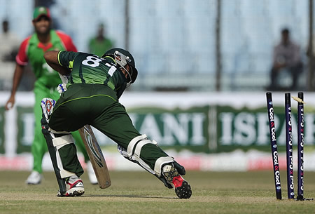 Asad Shafiq is bowled through the gate by Shakib Al Hasan