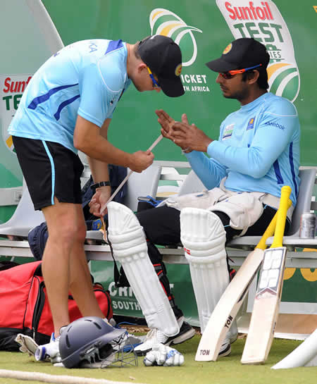 Kumar Sangakkara gets his injured hand tapped up