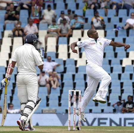 Vernon Philander had Tillakaratne Dilshan caught behind