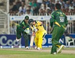 Kamran Akmal attempts to stump David Hussey