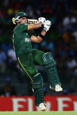 Umar Akmal pulls one for six