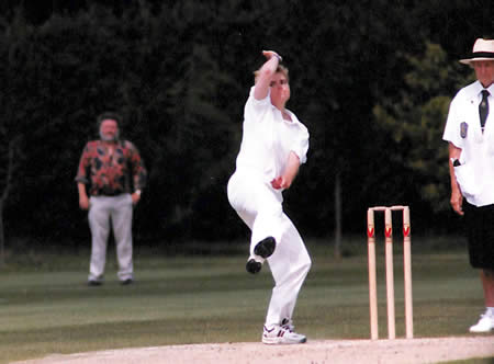 Melissa Reynard bowling action