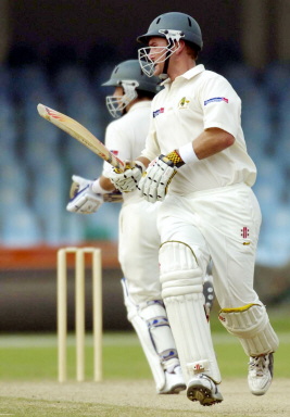 Phil Jaques (R) and Brad Hodge running